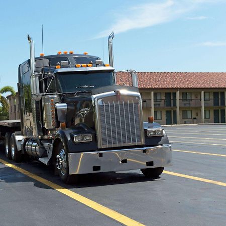Super 8 By Wyndham Riviera Beach West Palm Beach Exteriör bild