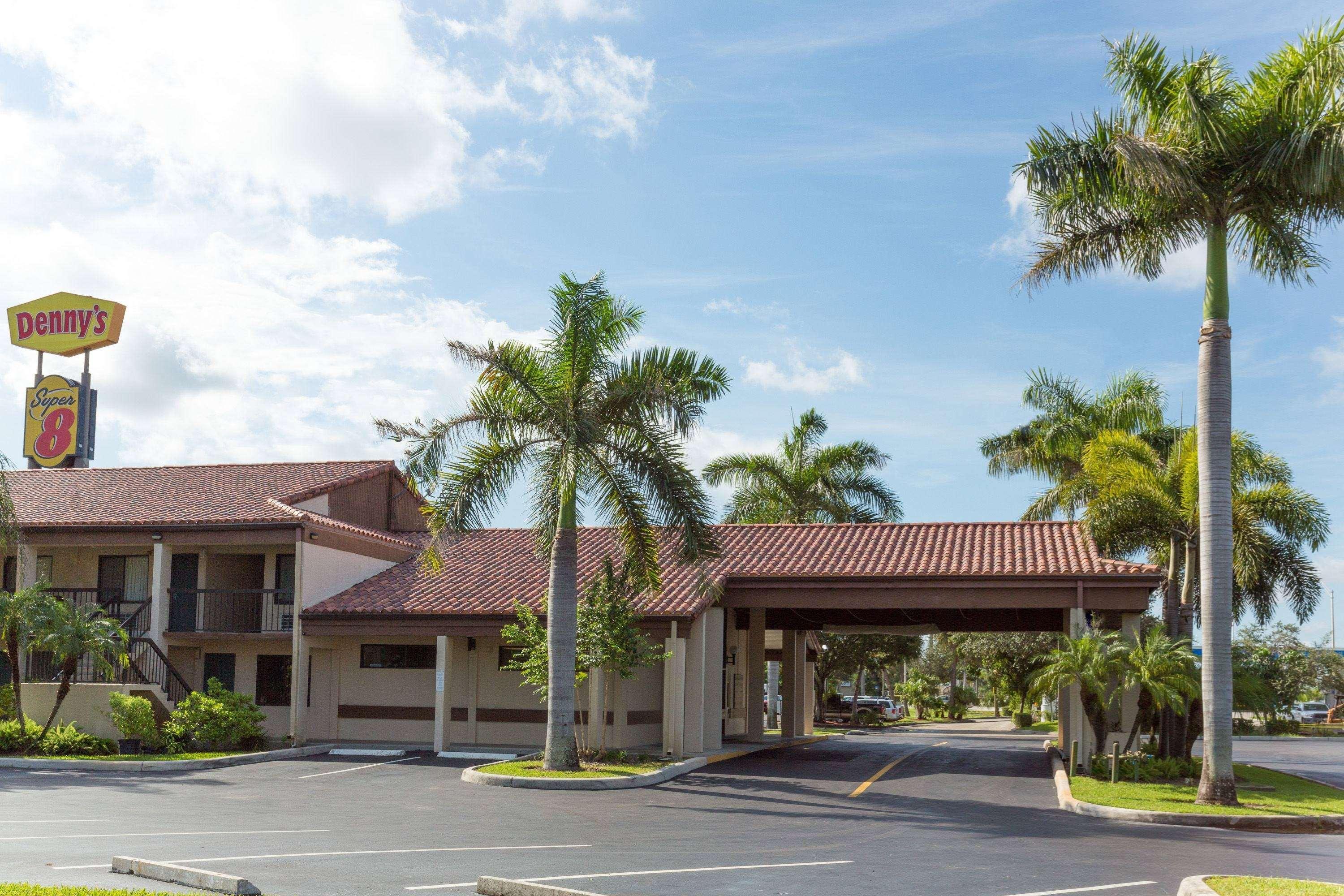Super 8 By Wyndham Riviera Beach West Palm Beach Exteriör bild