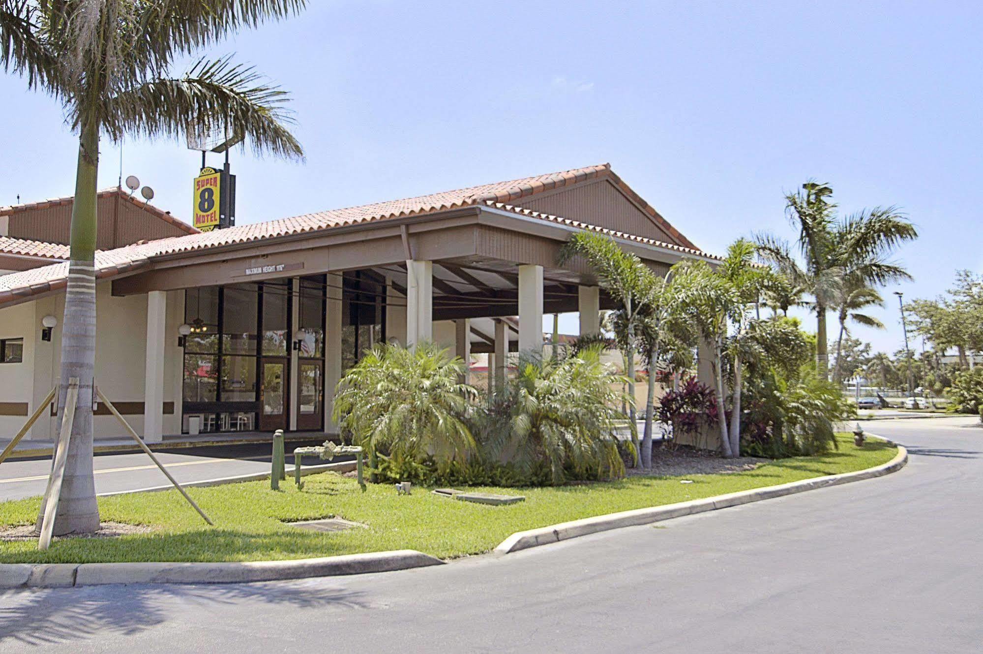 Super 8 By Wyndham Riviera Beach West Palm Beach Exteriör bild