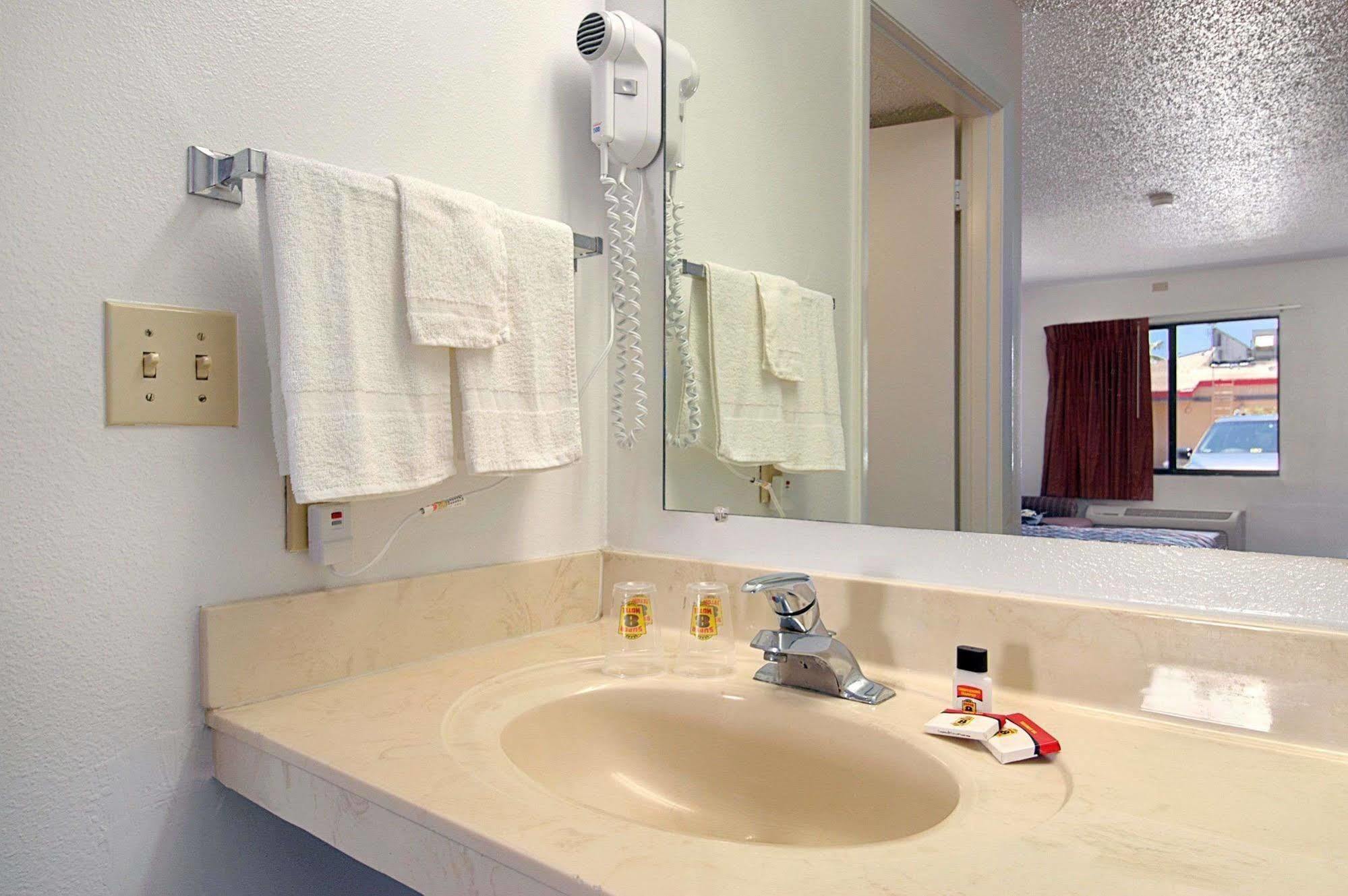 Super 8 By Wyndham Riviera Beach West Palm Beach Exteriör bild