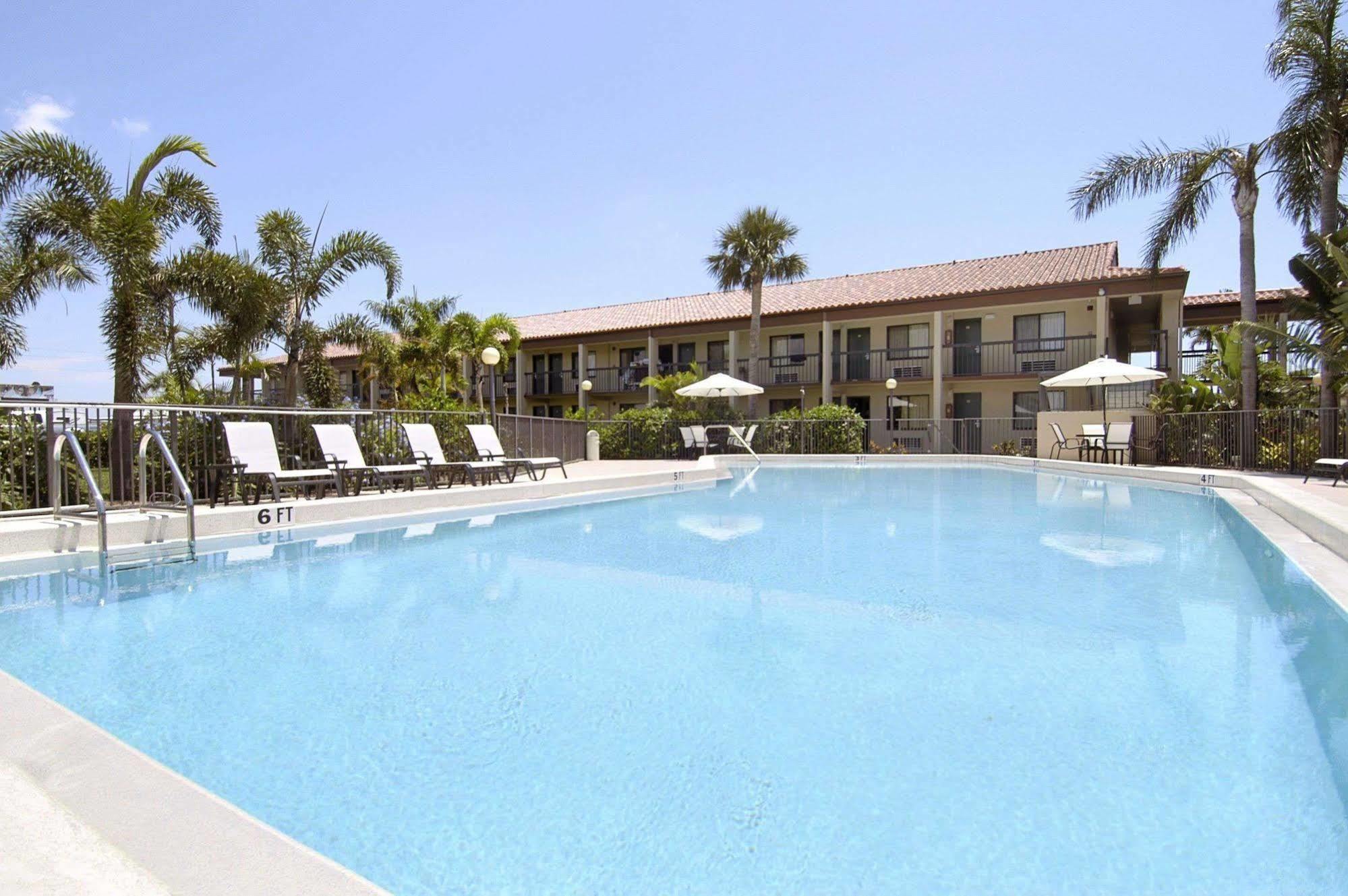 Super 8 By Wyndham Riviera Beach West Palm Beach Exteriör bild